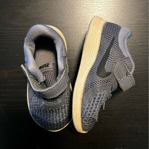 Nike Revolution 4 Toddler Velcro Sneaker